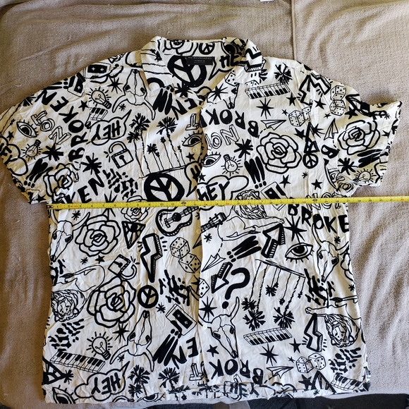 No Boundaries Graphic Print Button Down Shirt - Picture 5 of 7